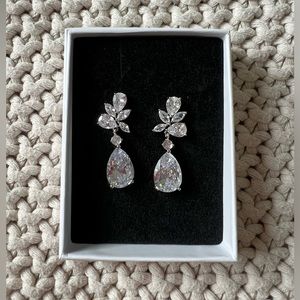 Teardrop silver earrings